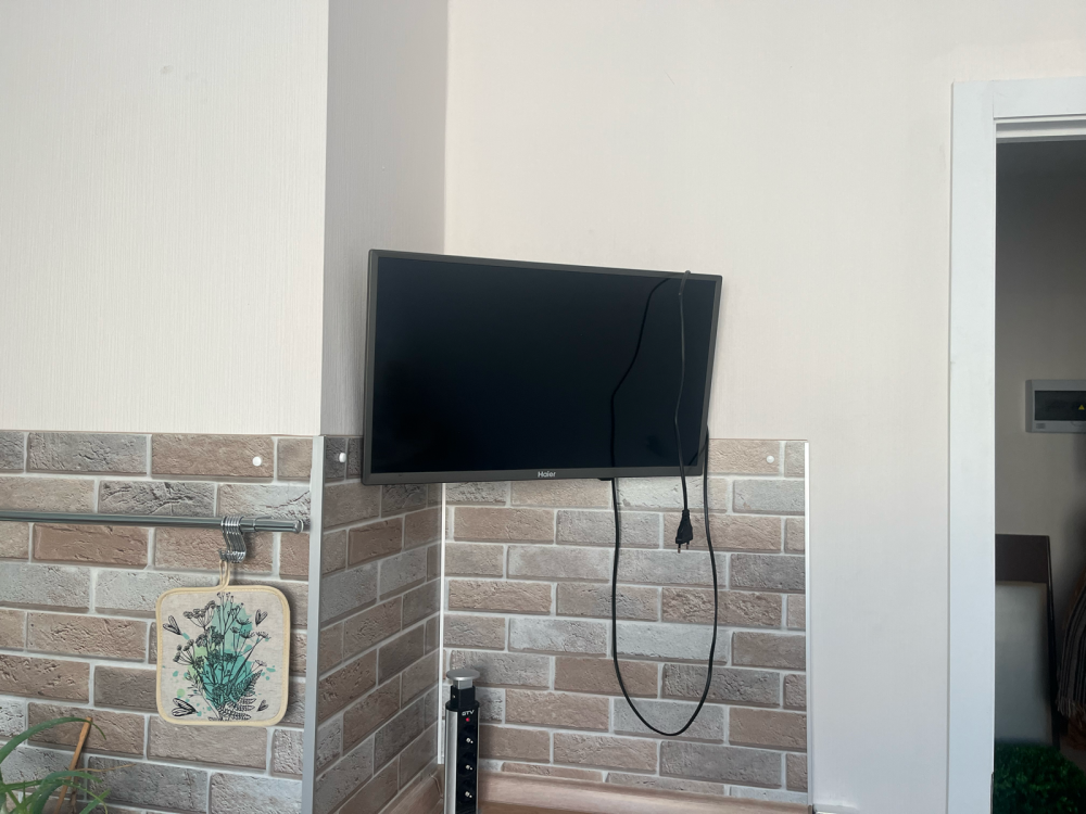 Установка кронштейна под ТВ на стену