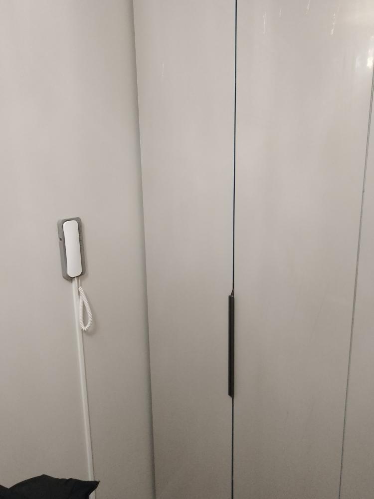 Установка и регулировка распашной двери Разборка сетчатой гардеробной системы
