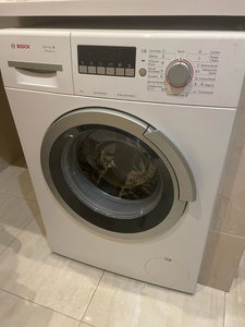 Извлечен старый насос, установлен новый. Подключены шланги, проверена герметичность соединений. Проведено тестирование работы устройства, убедились в исправности.