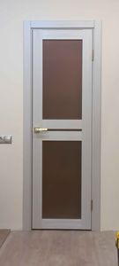 Установлены доборы на входной проём, обеспечивая завершённый вид. Аккуратно подогнаны элементы, скрыты зазоры, улучшена эстетика. Работа выполнена качественно, с точностью и вниманием к деталям.