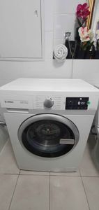 Проведена тщательная очистка барабана, фильтра и уплотнителя. Удалены накипь и остатки моющих средств. Проведена дезинфекция внутренних элементов для устранения запахов.