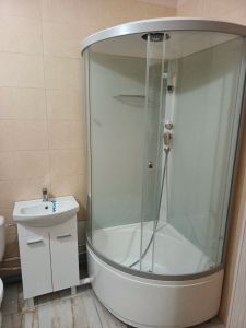 Установка раковины с тумбой