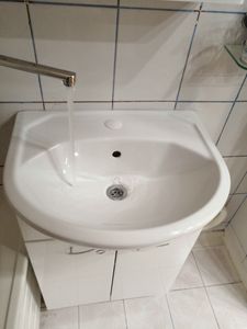 Установка раковины с тумбой Демонтаж раковины Демонтаж сифона