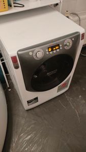 Извлечен барабан, демонтированы старые детали, установлены новые подшипники, собрана конструкция, проверена работоспособность, устранены шумы, восстановлена герметичность, проведено тестирование.