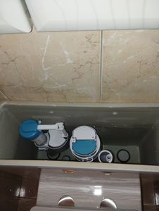 Установлено сантехническое оборудование, подключены коммуникации, проверена герметичность, отрегулирован сливной механизм, закреплена конструкция, проведено тестирование функциональности.