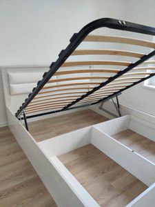 Проведены работы: укрепление каркаса, замена ламелей, настройка подъемного механизма. Обновлены крепления, улучшена устойчивость конструкции, обеспечена надежность использования.