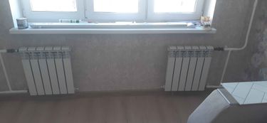 Установлено новое оборудование для сушки полотенец. Демонтирован старый прибор, произведен монтаж нового устройства, подключены трубы, проверена герметичность соединений, восстановлена отделка.