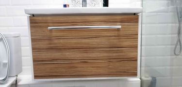 Заменены петли, укреплены крепления, отрегулирована дверца, обновлена ручка, устранены сколы, восстановлено покрытие, проверена устойчивость, улучшена функциональность.