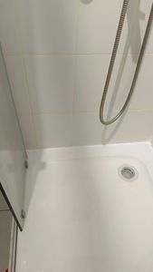 Герметизация стыков душевой кабины