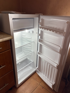 Установка и подключение встраиваемого холодильника