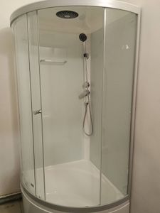 Установка душевой кабины шириной до 90 см