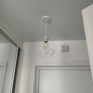 Изображение показывает завершённую работу по монтажу устройства для сушки полотенец. Установлено оборудование, подключено к сети, проверена функциональность.