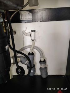 Проведена замена поврежденных участков, установлены новые соединения, герметизация стыков, проверка на утечки, восстановление функциональности системы.