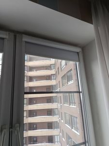 Монтаж рулонной шторы, рулонной шторы «день-ночь» на стену\потолок или в оконный проем