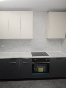 Извлечены старые детали, установлены новые элементы, проверена герметичность соединений, восстановлена функциональность водопроводного оборудования, обеспечена надежная работа системы.