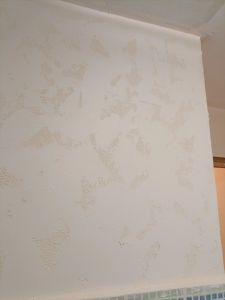 Нанесение декоративной штукатурки на стены (короед, шуба, мраморная крошка и т.п.)