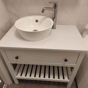 Проведена установка нового крана, заменены старые элементы, проверена герметичность соединений, восстановлена подача воды, устранены возможные протечки, обеспечена надежная работа системы.