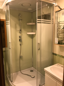 Установка душевой кабины шириной до 100 см