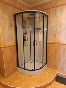 Установка душевой кабины шириной до 90 см