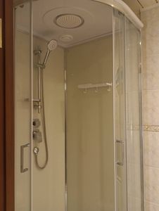 Установка душевой кабины шириной до 90 см