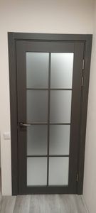 Проведены работы: установка коробки, навешивание полотна, закрепление петель, монтаж ручки, регулировка замка, проверка открывания, герметизация стыков, финишная отделка.