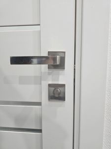Врезка завертки/дверной ручки/магнитной ответки/цилиндра для замка