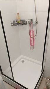 Герметизация стыков душевой кабины