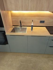 Установка фальшпанели / заглушки Подключение и монтаж светодиодной ленты с коробом для ленты Установка и подключение встраиваемого электрического духового шкафа