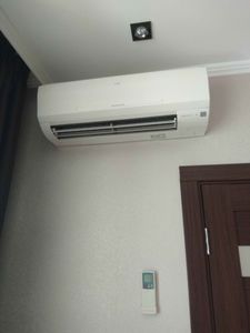 Проведена очистка фильтров, удалена пыль с внутренних элементов, обработаны антисептиком поверхности, проверена работа системы, восстановлена эффективность охлаждения.