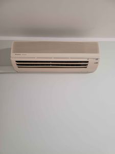 Проведена диагностика, устранены неполадки, заменены фильтры, очищены внутренние компоненты, заправлен фреон, проверена работа системы, восстановлена функциональность устройства.