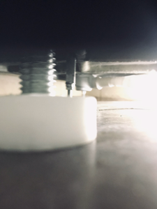 Установлены крепления, подключены водопроводные трубы, герметизированы стыки, проверена работа сливной системы, закреплены панели, проведена регулировка дверей, протестирована герметичность.