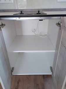 Извлечен старый элемент, установлен новый регулятор температуры, проверена корректная работа, восстановлено электропитание, обеспечена герметичность соединений, протестирована функциональность.