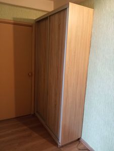 Собран корпус, установлены дверцы, закреплены направляющие, отрегулированы механизмы, проверена устойчивость, выполнена финальная проверка, обеспечена функциональность и эстетичность.