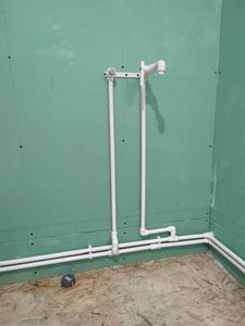 Подводка труб (ХВС, ГВС, канализация) к месту установки сантехнического оборудования (до 3 метров)