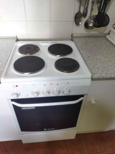 Заменены неисправные нагревательные элементы, отрегулированы переключатели, проверена проводка, устранены неполадки в термостате, проведена диагностика, восстановлена работоспособность устройства.