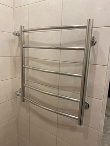 Установлено новое оборудование на стену, подключено к системе водоснабжения, проверена герметичность соединений, закреплено крепежами, обеспечена надежная фиксация, выполнена проверка работы.