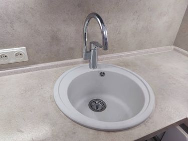 Установка и подключение смесителя Замена врезной мойки