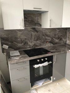 Сборка и установка проектной кухни под ключ Закругление столешницы дсп и кромкование