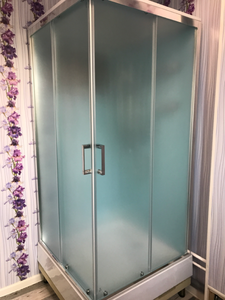 Установлена современная кабина с функцией массажа, подключены водопроводные и канализационные коммуникации, проверена герметичность, закреплены панели, смонтированы двери, протестированы функции.