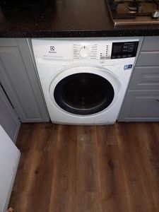 Проведена замена неисправного насоса, устранены засоры в шлангах, проверена работа электроники, выполнена очистка фильтра, протестирована система на утечки, восстановлена герметичность.