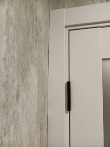 Установка межкомнатной двухстворчатой двери