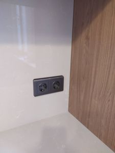 Установка розетки на готовые коммуникации