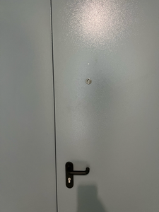 Установка дверного глазка