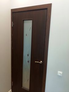 Установка дверного наличника