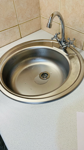 Выполнена замена кранбуксы в смесителе. Старый элемент демонтирован, установлен новый. Проверена герметичность, функционирование. Внешний вид обновлённого крана аккуратный, без протечек.