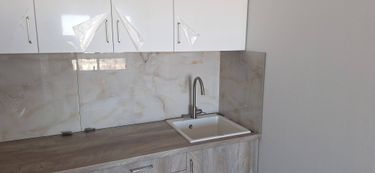 Снятие одного слоя обоев и клея с стен