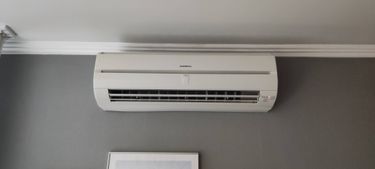 Проведена очистка внутренних элементов устройства, устранены загрязнения, обработаны фильтры, улучшена работа системы, обеспечена свежесть воздуха.