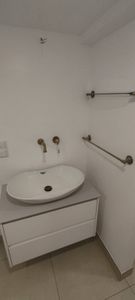 Установлено новое оборудование, подключены водопроводные трубы, проверена герметичность соединений, заменены старые элементы, проведена регулировка напора, завершена очистка рабочей зоны.