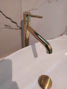 Завершена работа: заменена кранбукса в смесителе. Установлен новый элемент, обеспечивающий плавное функционирование водопроводного устройства. Проверена герметичность, устранены протечки.