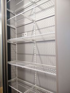 Сборка сетчатой гардеробной системы